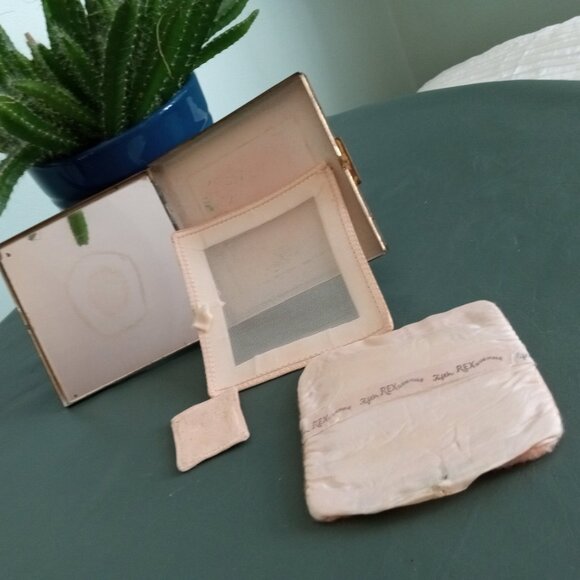 Fifth Rex Avenue Vintage Filigree Compact w/ Mirror Square Gold Tone w/ Orignal - Picture 4 of 10